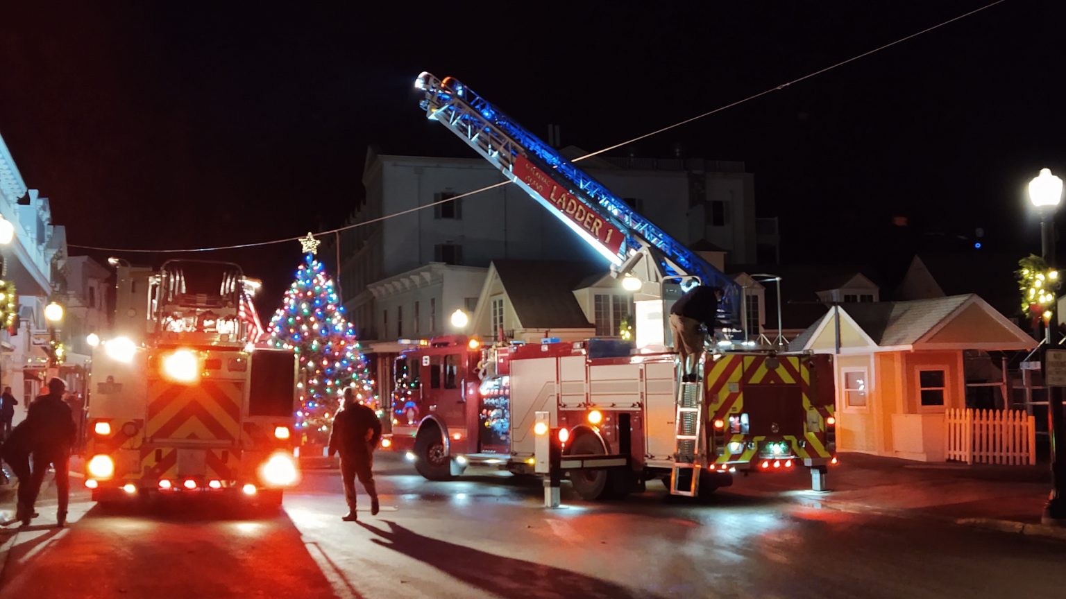 Mackinac Island Christmas Tree Lighting – The Restless Viking